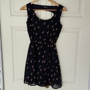 Sleeveless dress with dots s